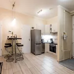 Roomback - 2br With Ac Near Deak Ter Apartamento Budapeste