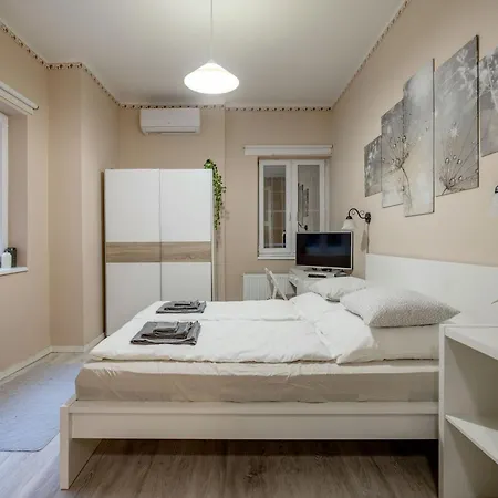 Roomback - 2br With Ac Near Deak Ter *