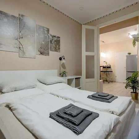 Roomback - 2br With Ac Near Deak Ter Budapest
