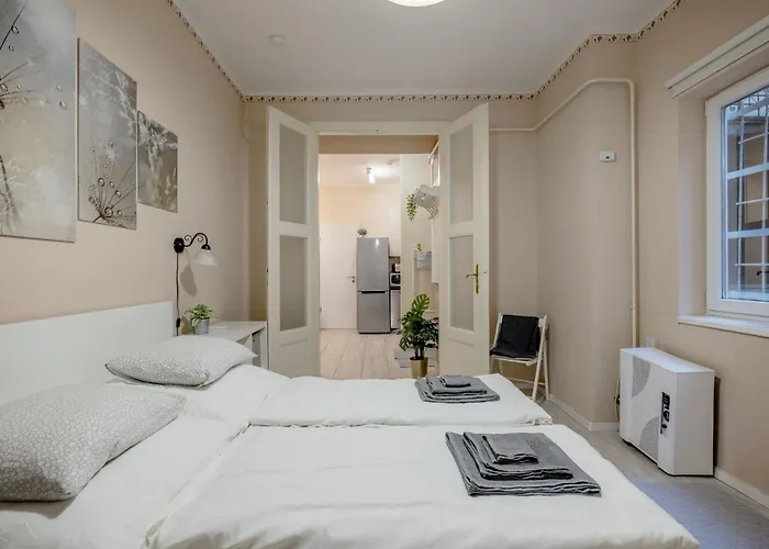 Lägenhet Roomback - 2br With Ac Near Deak Ter Budapest