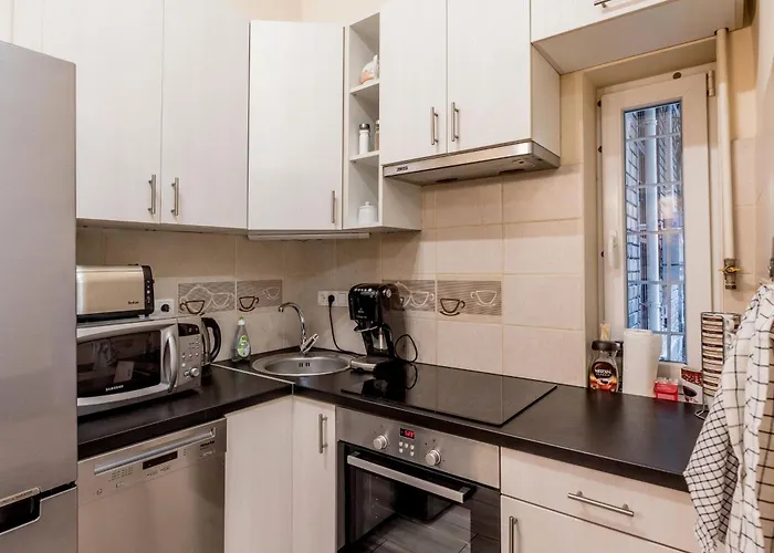 Roomback - 2br With Ac Near Deak Ter * Budapest
