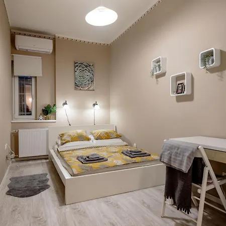 Apartmán Roomback - 2br With Ac Near Deak Ter *