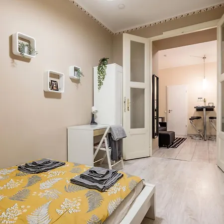 Roomback - 2br With Ac Near Deak Ter Appartamento