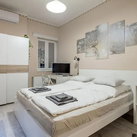 Roomback - 2br With Ac Near Deak Ter Budapešť