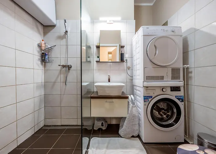 Apartment Roomback - 2br With Ac Near Deak Ter Budapest