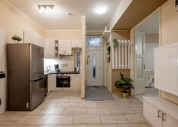 Roomback - 2br With Ac Near Deak Ter * Budapest