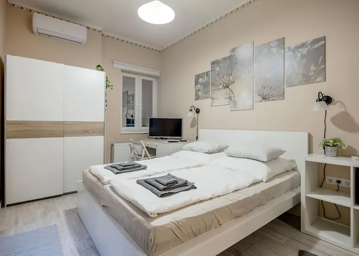 Roomback - 2br With Ac Near Deak Ter Budapest