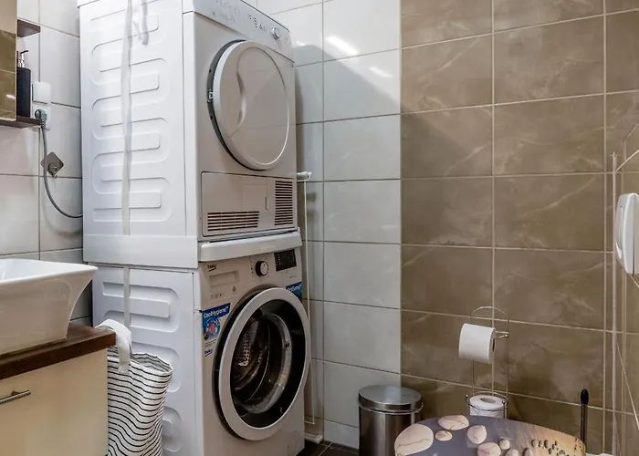 Apartment Roomback - 2br With Ac Near Deak Ter *